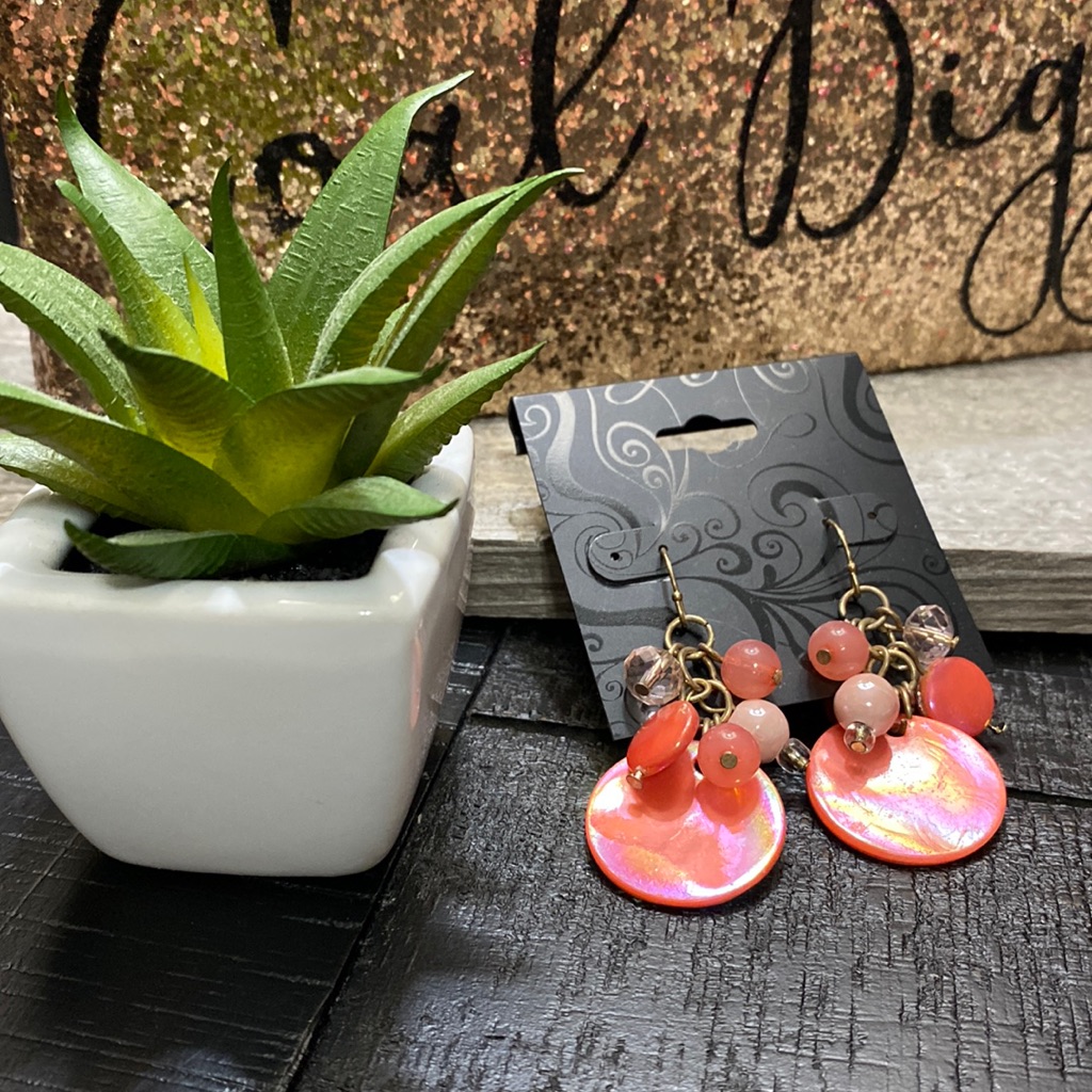 Gnw Nwt Gold Tone & Coral Shell Earrings!